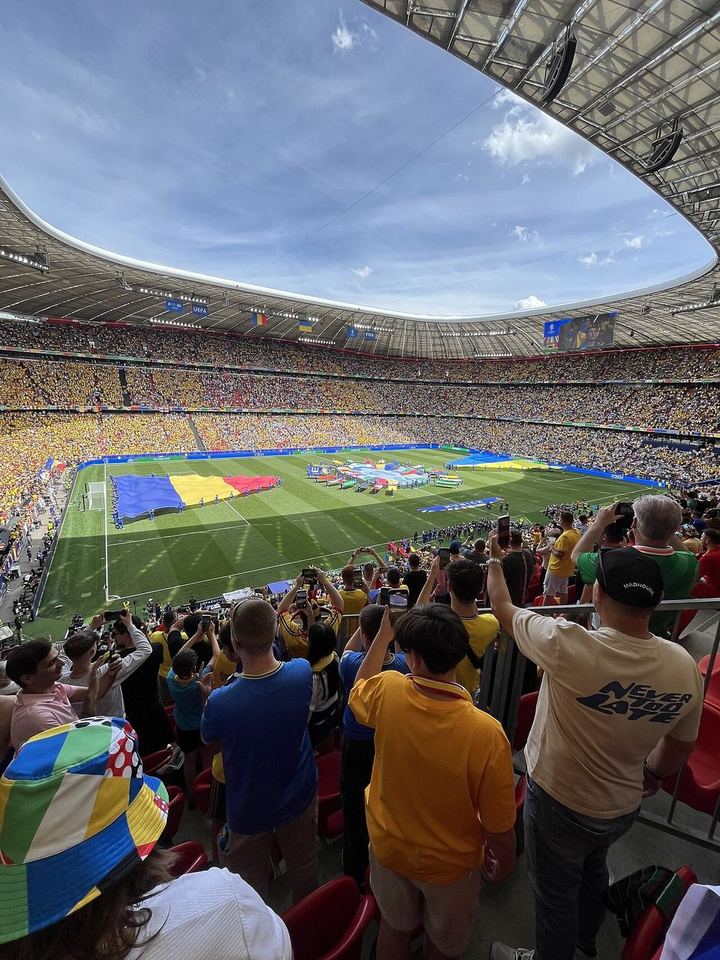 噗……还是足球⚽比赛够劲！经常有打架可以看（封面配图）